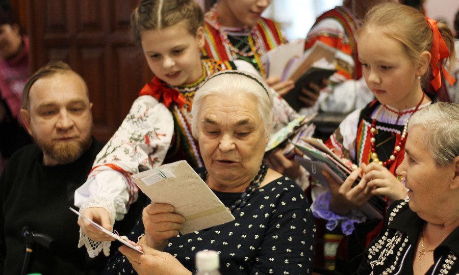 Борис Пайкин поздравил жительниц Брянска с Днём матери 