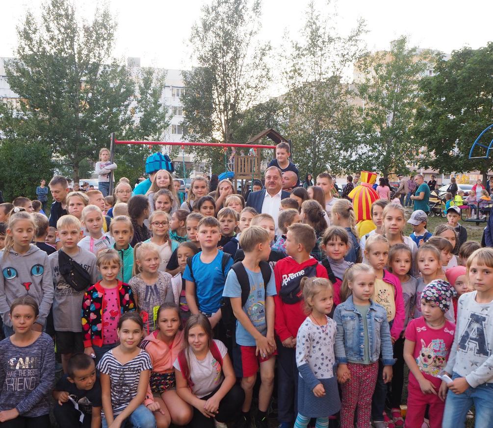 Депутат Госдумы открыл детские площадки в брянских дворах