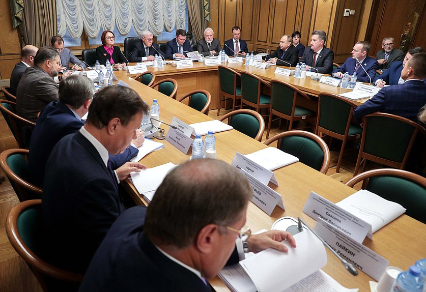 Банк России и Комитеты Госдумы обсудили основные направления единой государственной денежно-кредитной политики на 2020 год.