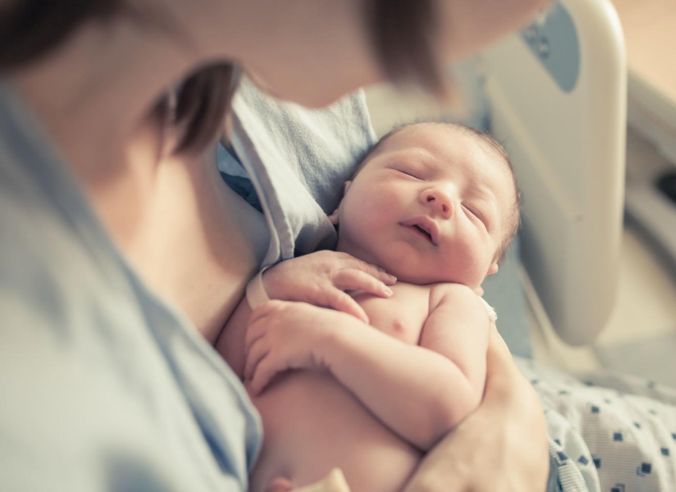 ЛДПР предлагает увеличить пособие при рождении ребенка