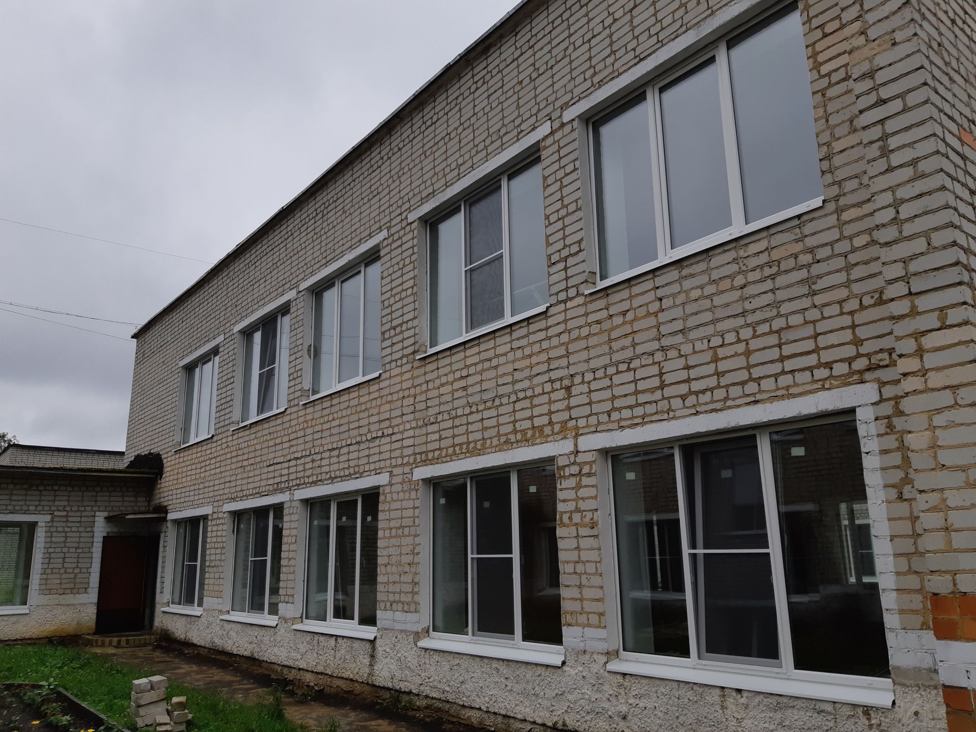 В детском саду и школе Новозыбкова заменены оконные блоки