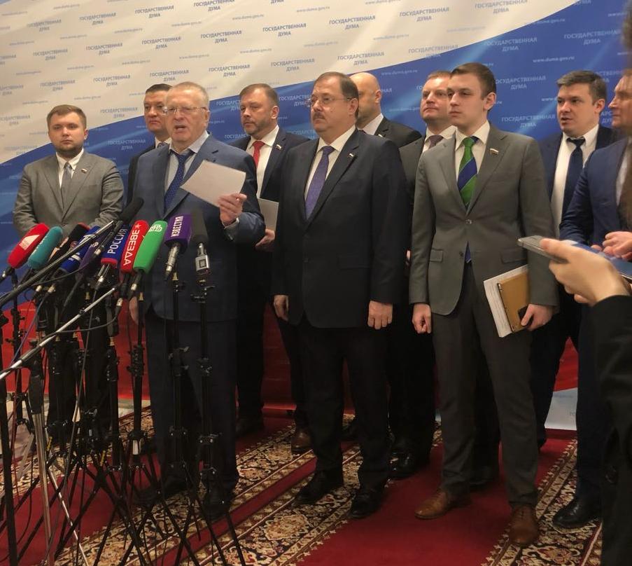 Состоялся пресс-подход лидера фракции ЛДПР перед очередным пленарным заседанием Госдумы